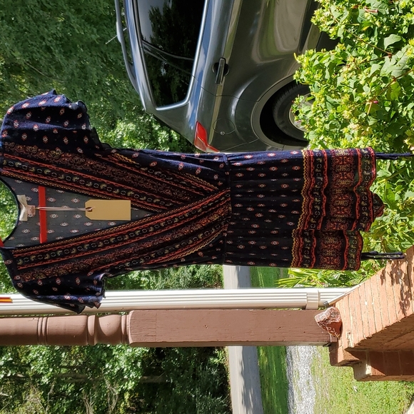 5/$25 - Cute and flirty short sleeve romper - Picture 3 of 10